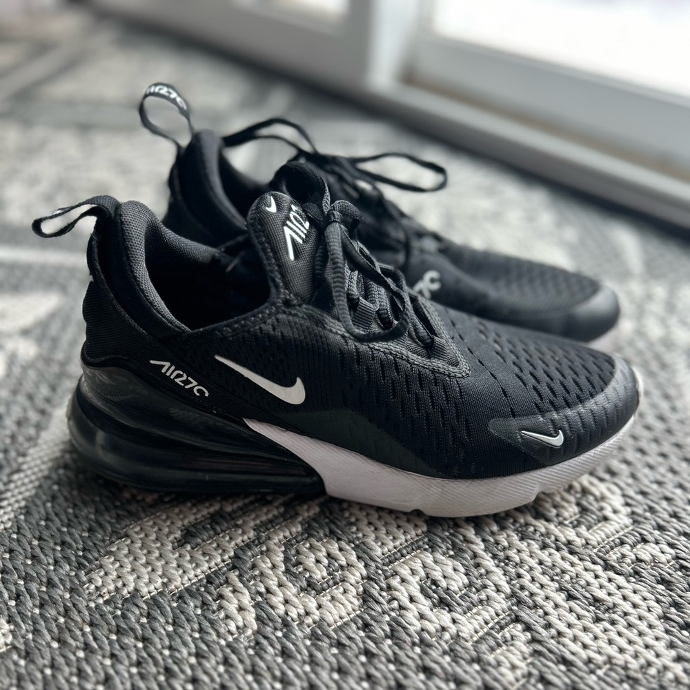Nike 270s